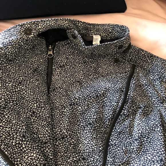 Lululemon Jacket with Removable Hood Size 4 - Picture 2 of 12
